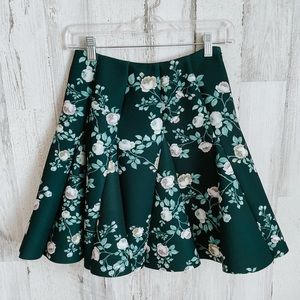 🥀~  Lauren Conrad Runway Green Floral Skirt Size 2 ~ 🥀